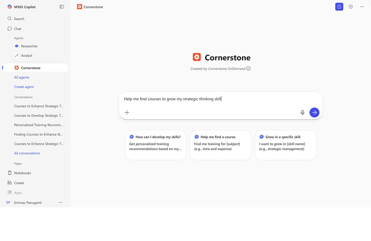 Ein Screenshot der Cornerstone-App von Microsoft 365 Copilot mit einer Anfrage „Hilf mir, Kurse zu finden, um meine strategischen Denkfähigkeiten zu verbessern.“
